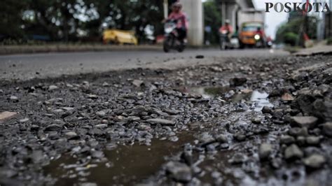 Jalan Raya Bekasi Cakung Ancam Keselamatan Pengendara Poskota Co Id