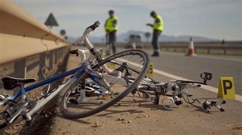 Muere un ciclista en Toledo después de ser atropellado por un coche que