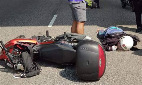 Female Motorcyclist Taken To Hospital After Accident With Taxi On Bke