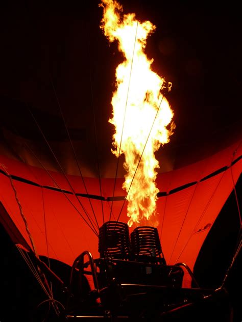 Fotos gratis ligero noche globo aerostático naranja vehículo