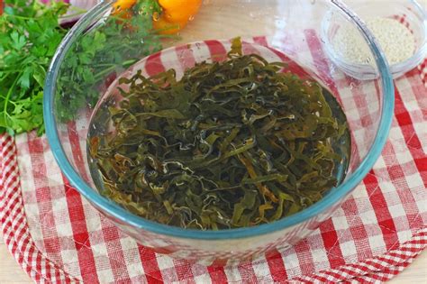 Салат из сушеной морской капусты