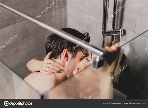 Hombre Desnudo Hermosa Mujer Abrazándose Besándose Cabina Ducha Foto