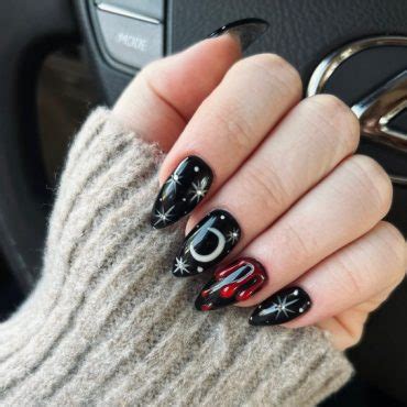 Wickedly Halloween Nail Art Ideas Crescent Moon Blood Dripped Nails