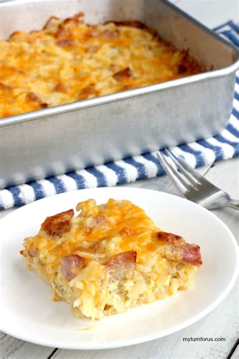 A Breakfast Casserole With Hash Browns And Ham Recipe For An Easy Ham And Hashbrown Casserole