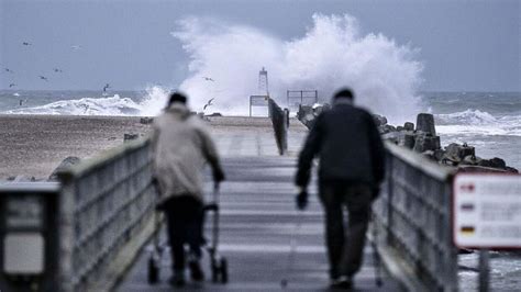 Dmi Varsler Vindst D Af Stormstyrke Og Forh Jet Vandstand Bt Vejret