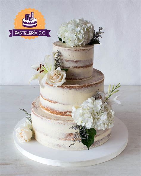 Torta Semi Desnuda Decorada Con Flores Naturales Semi Naked Cake