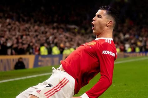 Cristiano Ronaldo Chega A 100 Gols Na Premier League E Ostenta