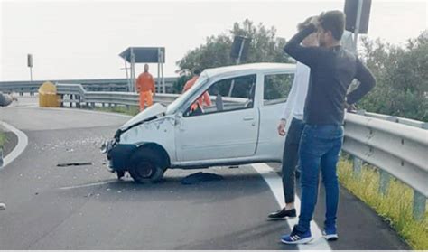 Incidente In Autostrada A Cinisi Morto Un Operaio Tre Feriti