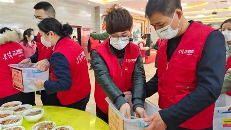 这顿年夜饭，他们从胃“暖”到心 新华网客户端