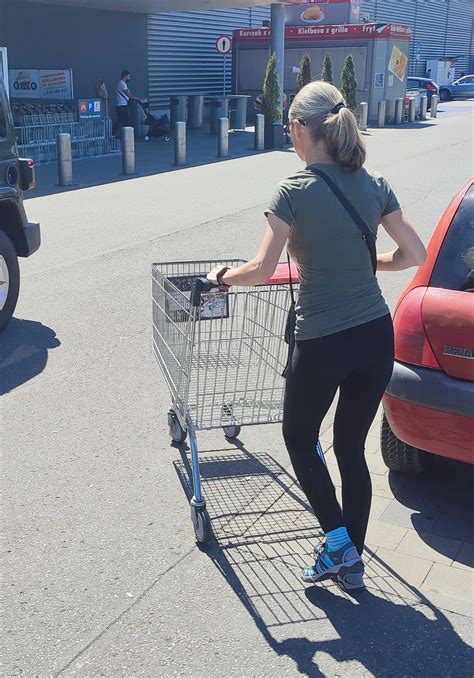 Skinny Blonde Milf At Parking Lot Spandex Leggings Yoga Pants Forum