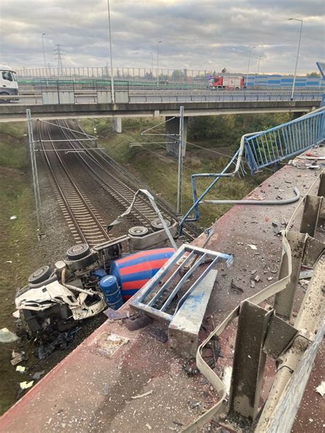 Betoniarka Spad A Z Metr W Tragiczny Wypadek W Tr Jmie Cie