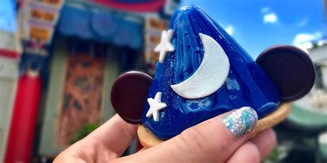 Sorcerer Mickey Hat Cake at Disney World | PS Food