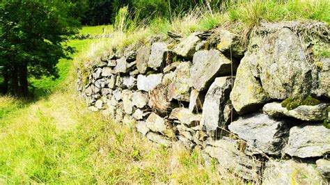 🏞️🧱 Why Natural Stone Retaining Wall Appearances Matter 🏞️🧱