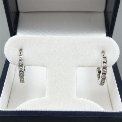 10k White Gold Cz Earrings La Boîte à Bijoux