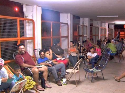 G Pais Passam Noite Na Fila Espera De Vagas Para Filhos Em Escola