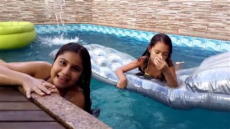 Divers O Na Piscina Amiga Youtube