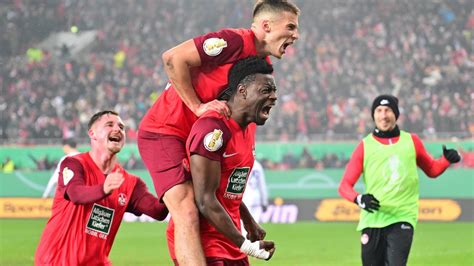 SR de 1 FC Kaiserslautern besiegt Nürnberg und steht im Viertelfinale