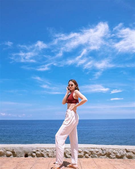 MIX ĐỒ ĐI BIỂN Bikini phải mix theo 2 cách này mới sexy tột cùng