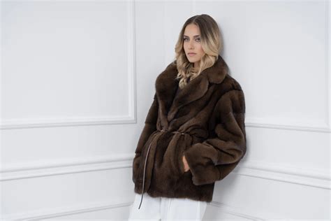 The Ultimate Guide to Blackglama Mink Coats | Shopifur