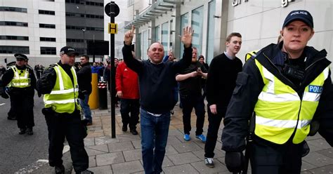 Tyne-Wear derby: Sunderland fans are walked to St James' Park by police ...