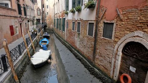 Venezia I Canali Si Prosciugano Dopo Un Eccezionale Bassa Marea