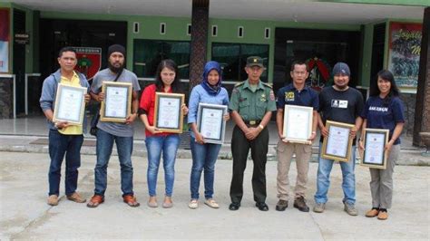 Dandim 1414 Tana Toraja Beri Penghargaan Ke Tujuh Jurnalis Tribun