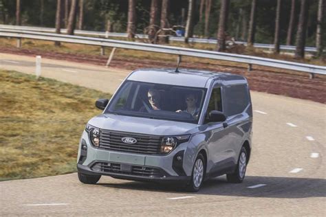 Ivoty Fahrbericht Ford Transit Courier Flexibler City Van Auch Als