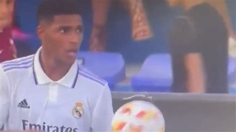 V Deo Mais Um Brasileiro Do Real Madrid Sofre Racismo Em Partida Na