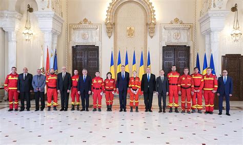 President decorates Romanian rescuers who went to Turkey after ...