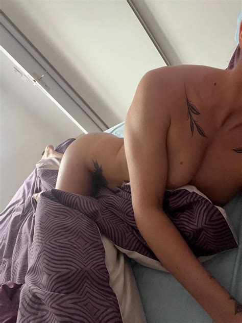 Hope My Nude Can Make Your Day Better R YoloGirls