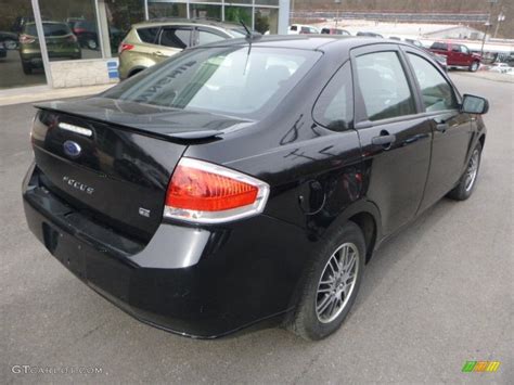 2010 Ebony Black Ford Focus Se Sedan 79371637 Photo 2