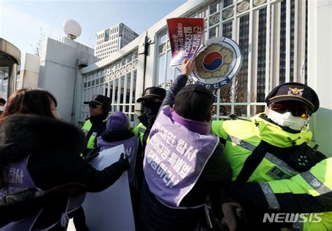 이태원특별법 재의요구안 의결 항의하는 유가족 네이트 뉴스