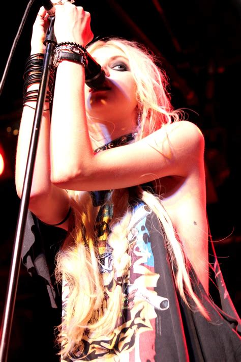 Taylor-Momsen-Pretty-Reckless-003 – portALTERNATIVO