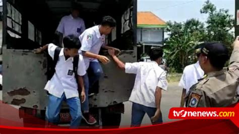 Nongkrong Di Warung Saat Jam Pelajaran Belasan Pelajar SMA Di Lamongan