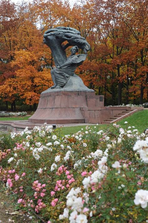 Monumento Della Statua Di Chopin A Lazienki Parco Della Monarchia