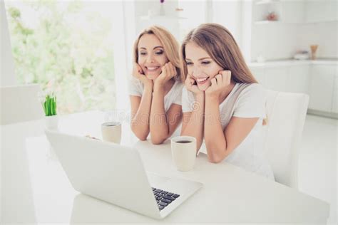 Close Up Photo Of Two People Pretty Mum Mommy And Teen Daughter Trendy