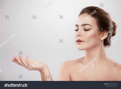 Beautiful Young Girl Nude Make Nakedの写真素材今すぐ編集 Shutterstock