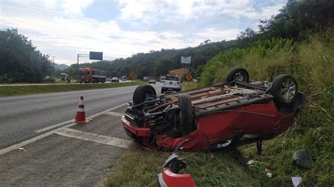 Carro Capota Na BR 277 Uma Pessoa Fica Em Estado Grave E Motorista Que