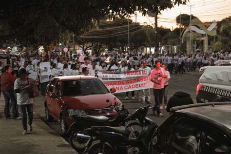 Na despedida de 7º dia amigos protestam por justiça para morte de ex