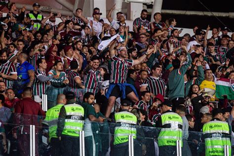 Perfil do Fluminense relembra festa da torcida tricolor no Beira Rio há