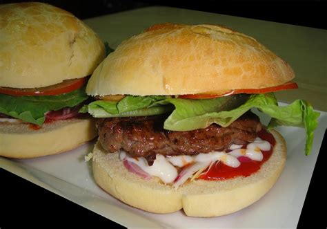 Maryam's Culinary Wonders: 328. A Simple Burger