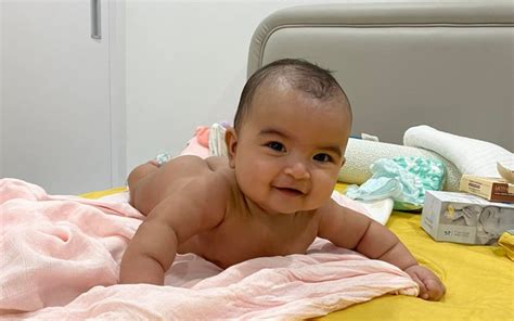 Võ Hạ Trâm lần đầu khoe ảnh nude con gái Saostar vn