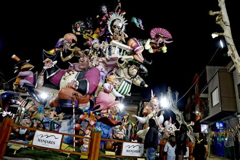 Monumento Grande De La Falla Nou Camp Roig De D Nia En