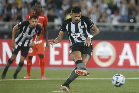 Veja fotos da goleada do Botafogo sobre o César Vallejo pela Sul