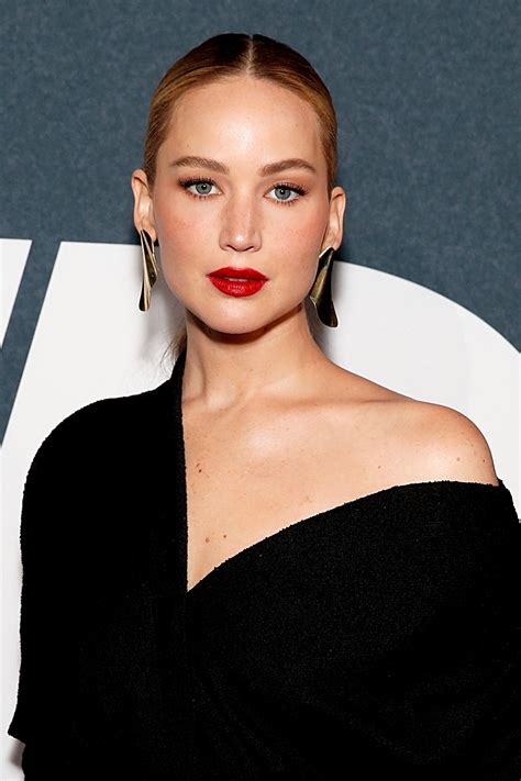 C Mo Llevar Vestidito Negro Y Zapatos Nude Como Jennifer Lawrence Vogue