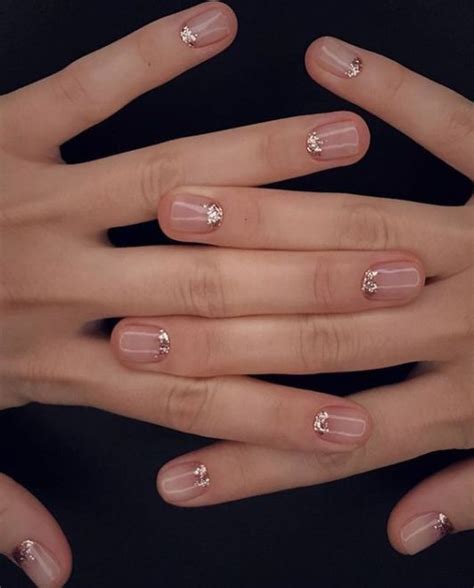 Nude manicure 18 wyjątkowych inspiracji na beżowe paznokcie