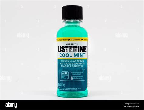 Listerine Antiseptic Mouthwash Hi Res Stock Photography And Images Alamy