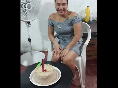 Le canto la mañanitas antes de darle leche con mi tía Trío XVIDEOS