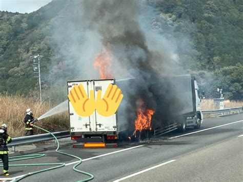 【火事】新東名高速 島田金谷ic～藤枝岡部ic間で車両火災「クロネコヤマトのトレーラー燃えてる、ヤバい位の黒煙と炎」通行止め渋滞 新東名 4