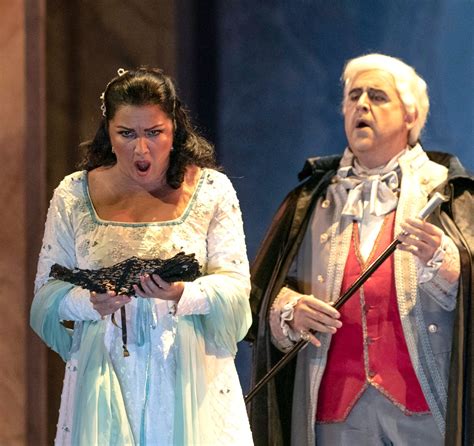 Anna Netrebko Brill Haciendo Tosca